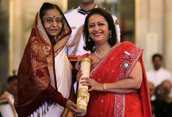 Swati Piramal receiving the Padma Sri presented by then President Pratibha Patil