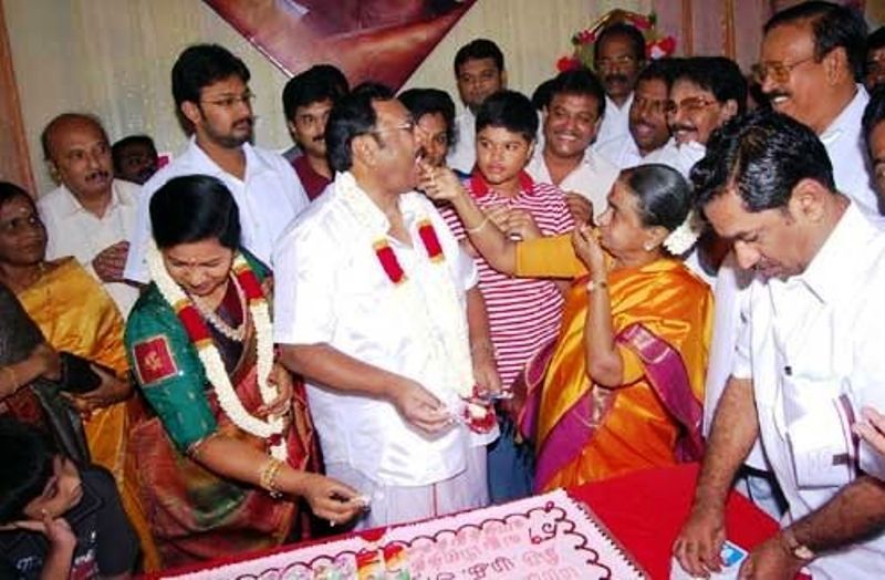 Dayalu Ammal With Her Son, Azhagiri