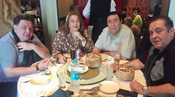 Rishi Kapoor with his brothers and sister