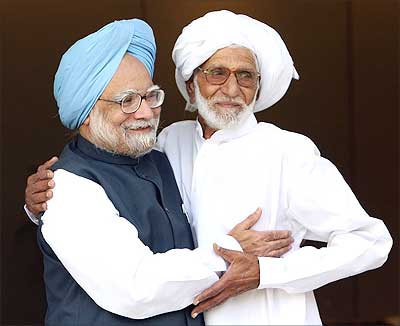 Dr Singh Welcoming his Friend From Pakistan