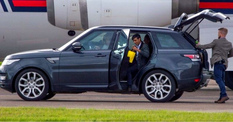 Rishi Sunak getting out of his Land Rover Range Rover Sentinel