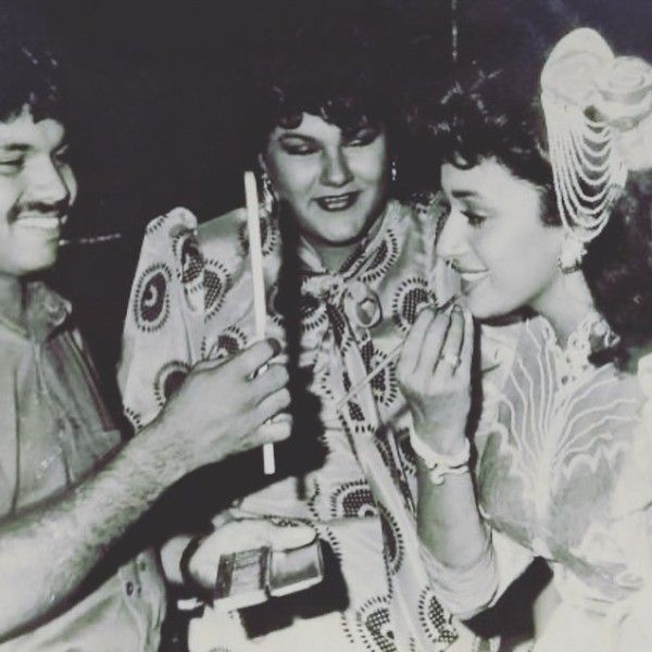Guddi Maruti with Madhuri Dixit on the sets of the film Dil Tera Aashiq