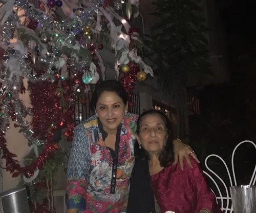 Anju Mahendru and her sister