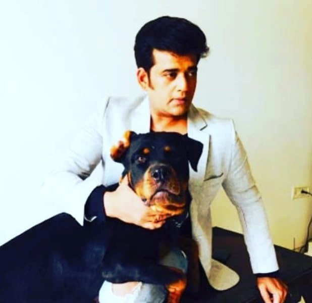 A picture of Ravi Kishan with his pet Rottweiler