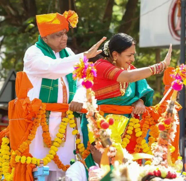 A photograph of Jagadish Shettar with his wife during the Hubballi Ugadi Utsav