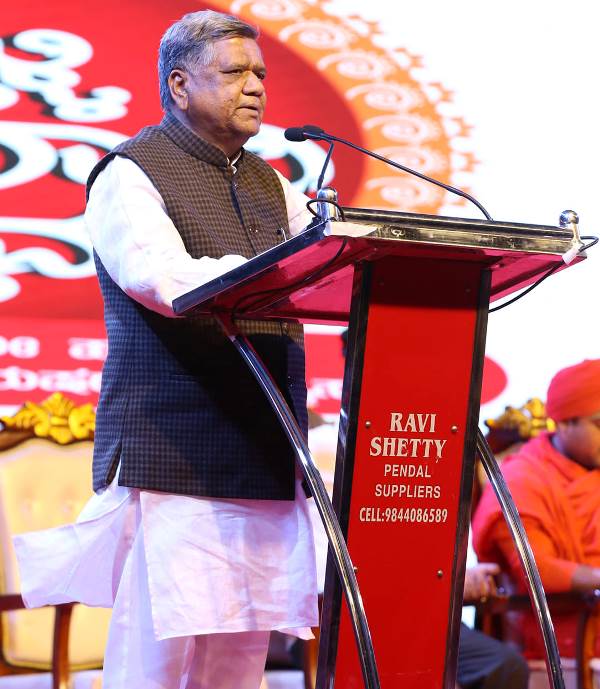 Jagadish Shettar addressing an event
