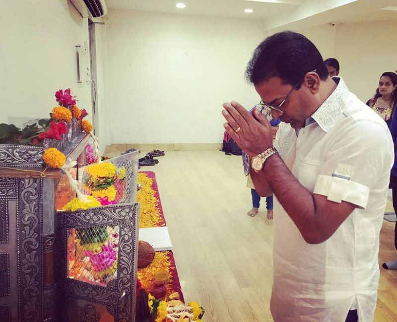 Bharat Jadhav bowing down infront of a temple