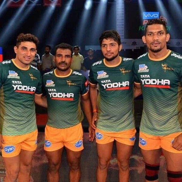 Nitesh Kumar (second from right) in season 5 of the Pro Kabaddi League (2017)