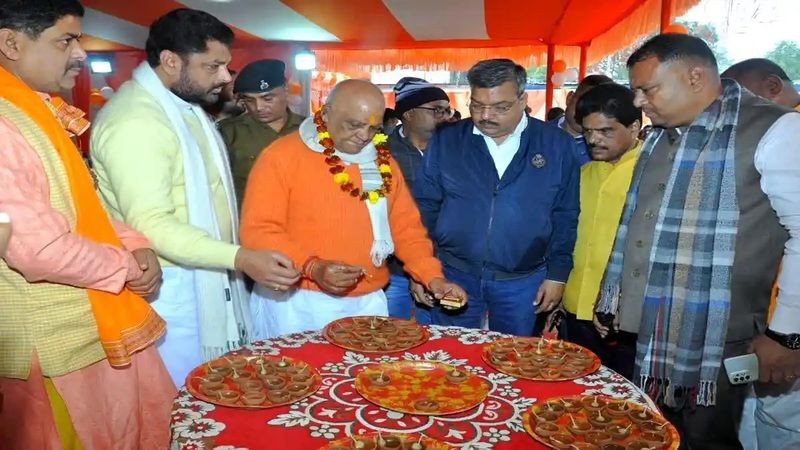 Shakuni Choudhary lighting diyas