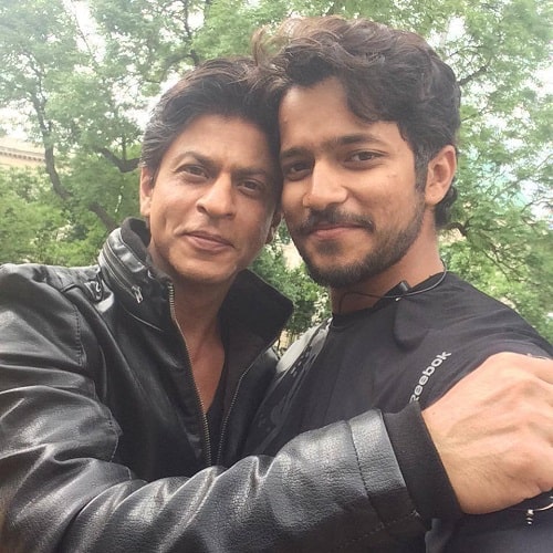 Mayyank Taandon with Shah Rukh Khan on the sets of Dilwale